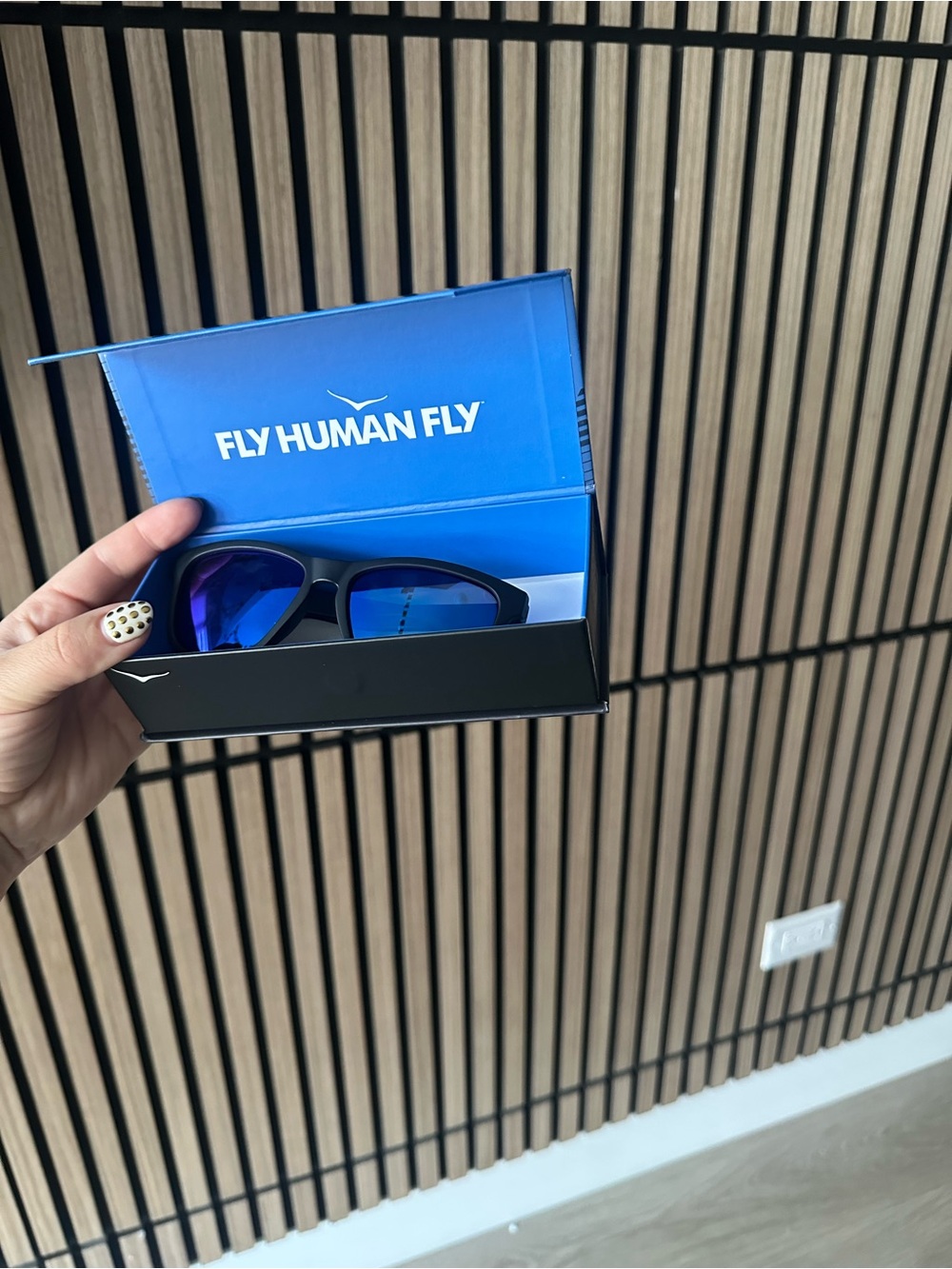 Hoka Classic Sunglasses - Picture 3 of 5